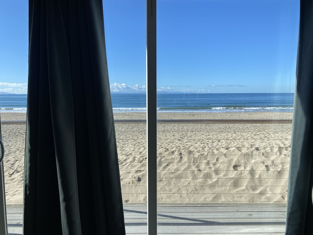 The Shores Inn and Beach Houses