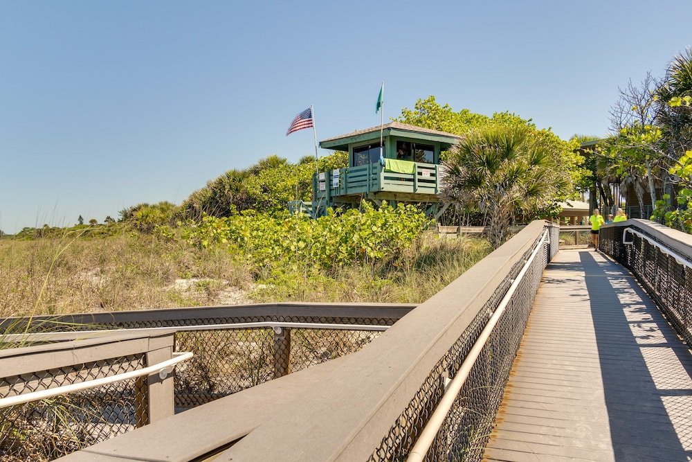 Pet-friendly Venice Vacation Rental, 3 Mi to Beach