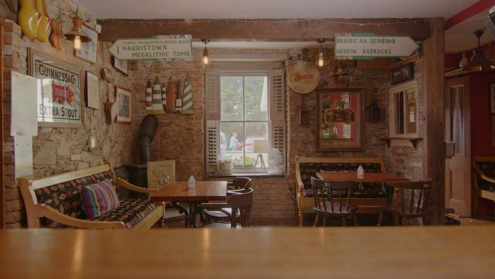 The Saratoga Bar & Rooms