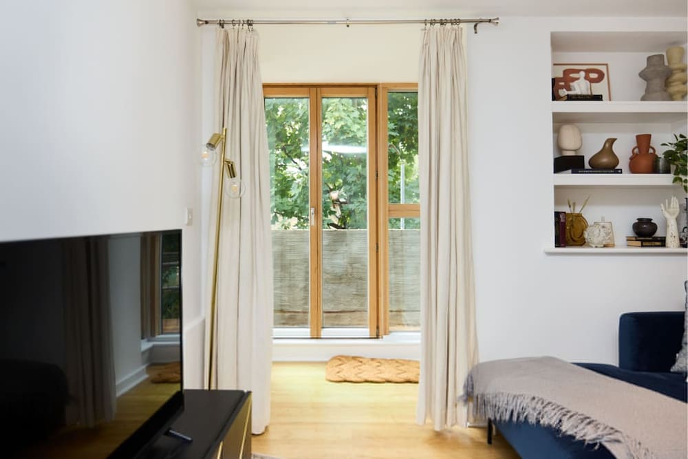 The Gwendolen Retreat - Inviting 2bdr Apartment With Balcony