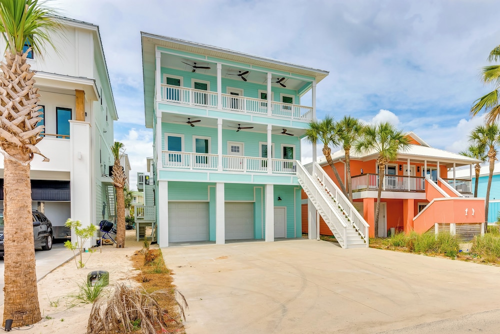 Walk to Beach: Home w/ Ocean View in Navarre!