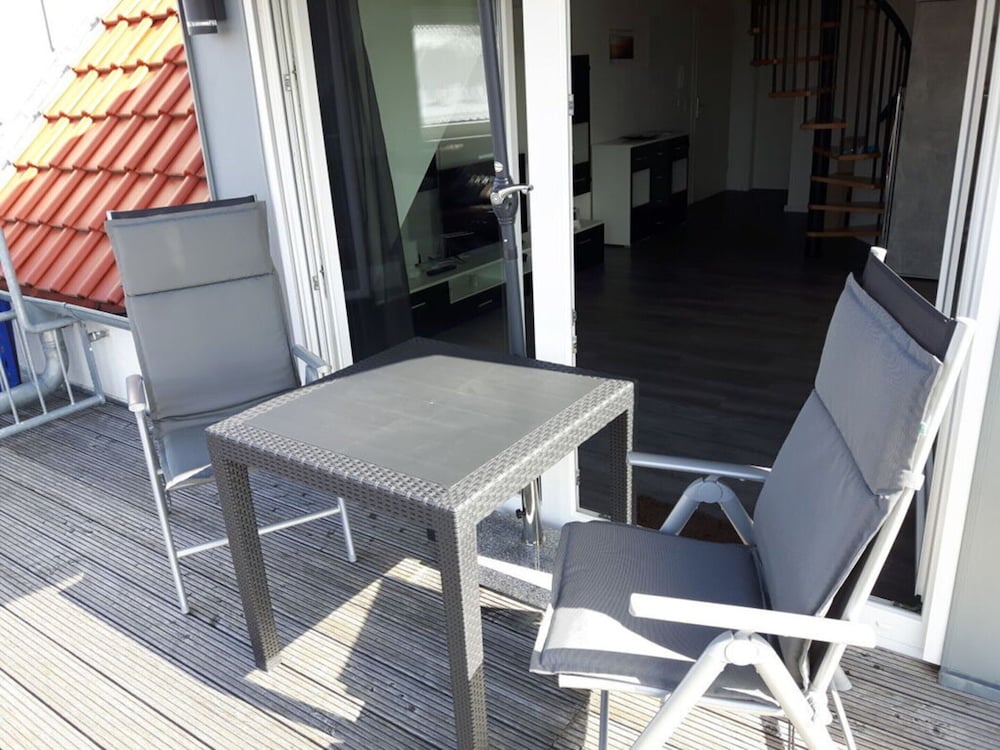 Claudia Modern Retreat