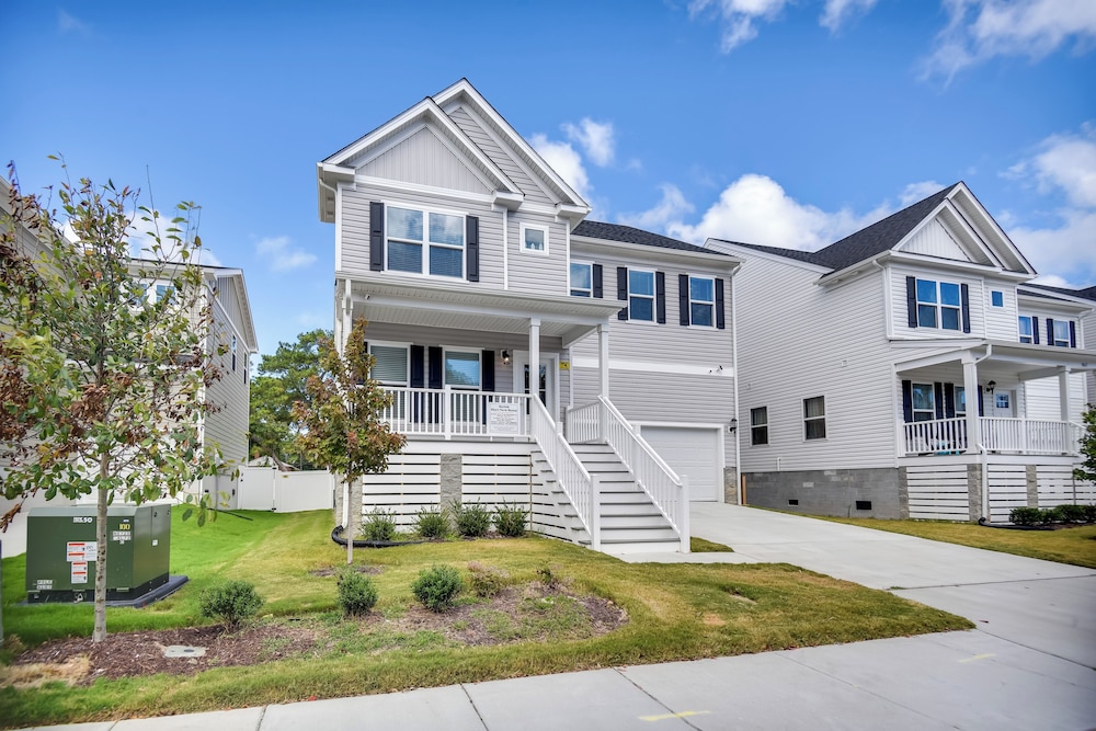 Walk to Beach: Group Getaway in Coastal Virginia