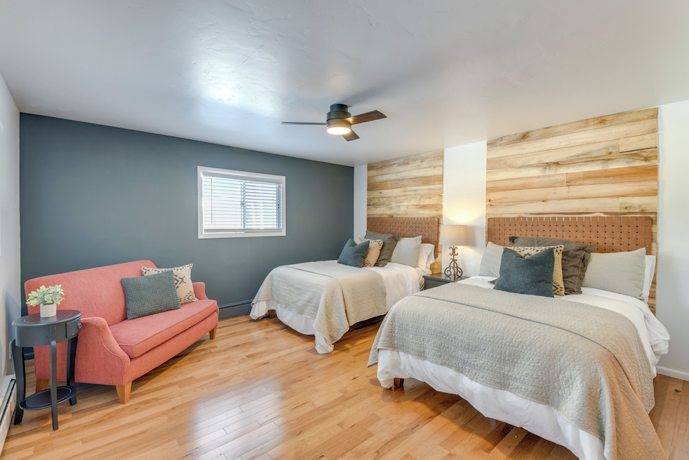 Game Room, Media Room & Pool: Luxe Villa in Craig!