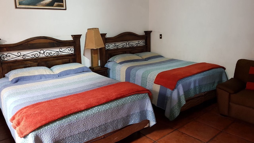 La Casa De La Alameda