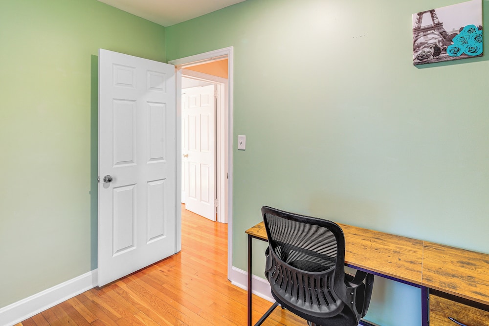 Walk to Main Street! Home in Historic Jonesborough