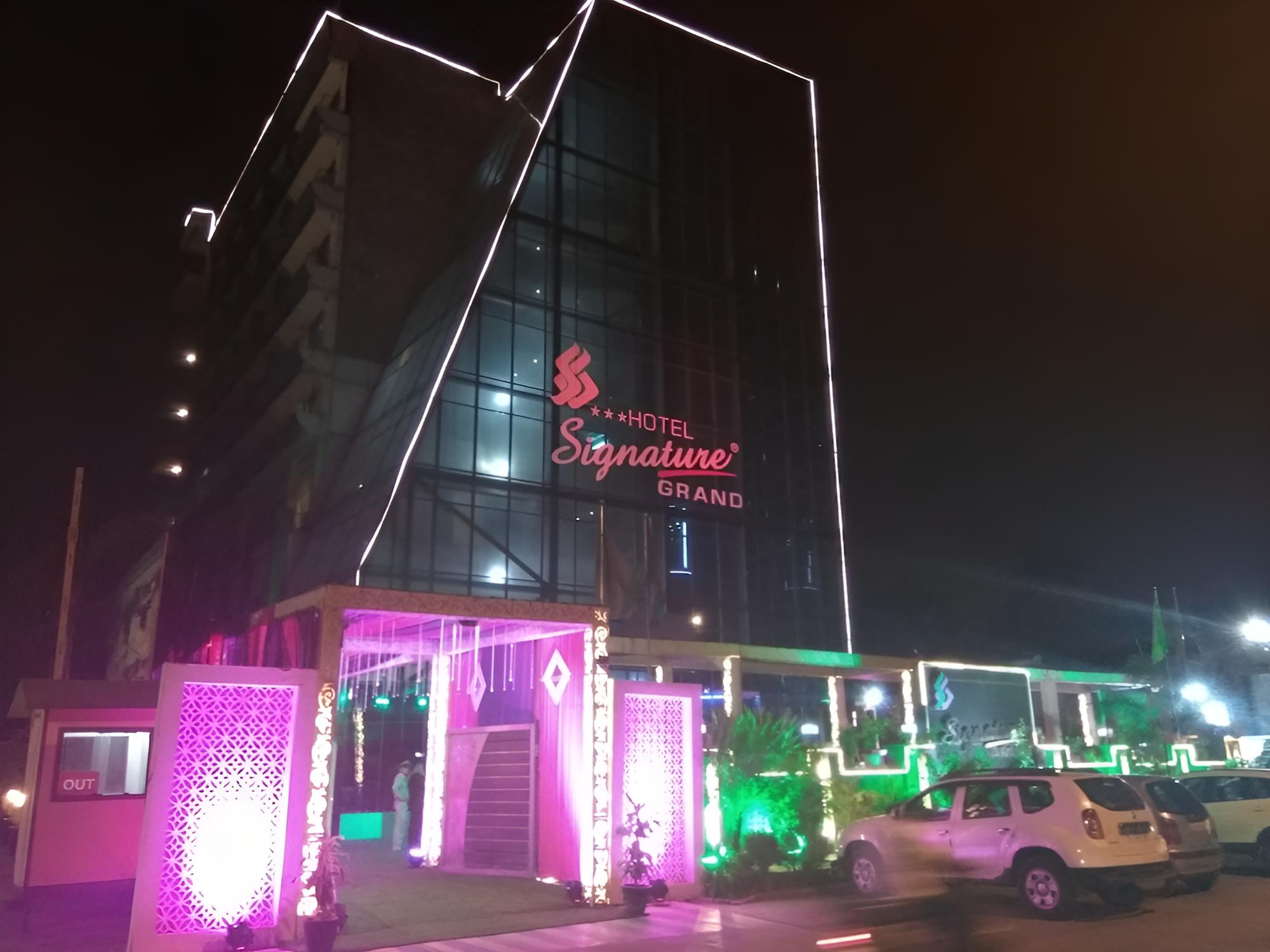 Hotel signature grand
