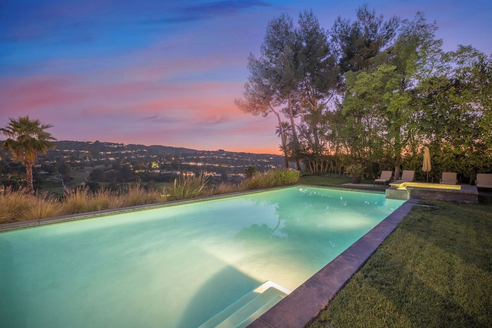 Villa Clarinda - Architect-designed Dream Estate With Theater & Outdoor Oasis