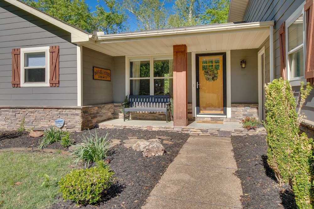 Fire Pit & Grill: Riverfront Home in Arkansas! view 3