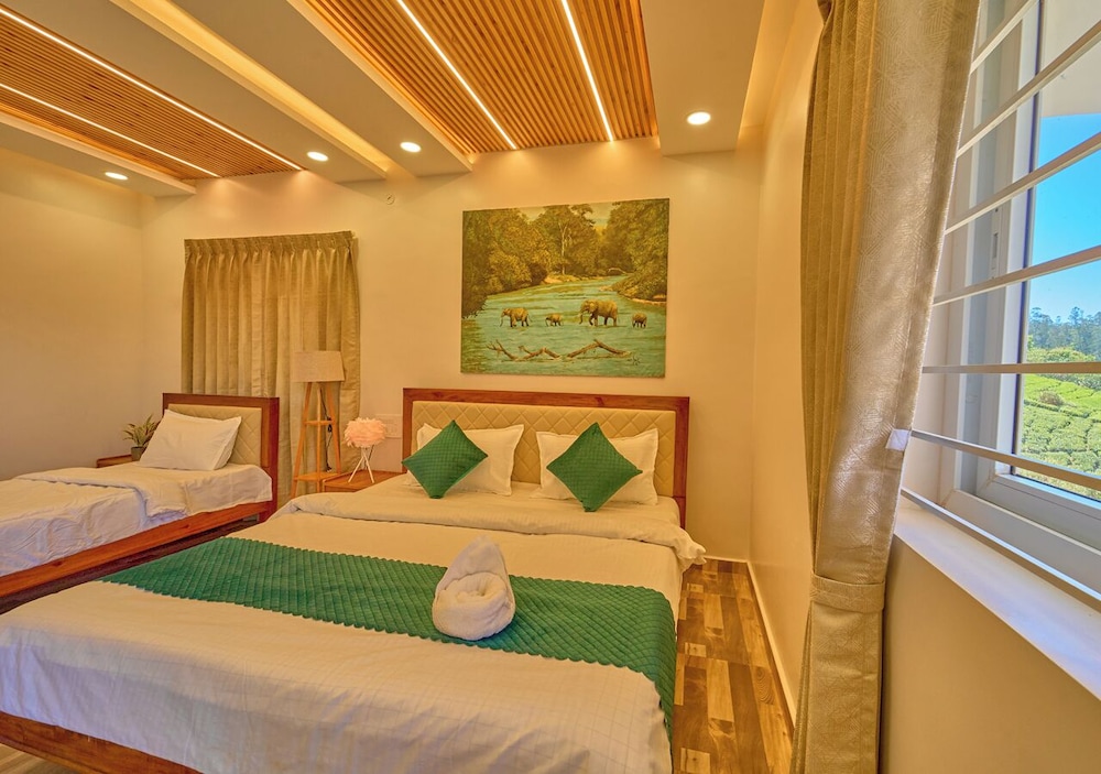 Vihani's Western Clouds by VOYE HOMES