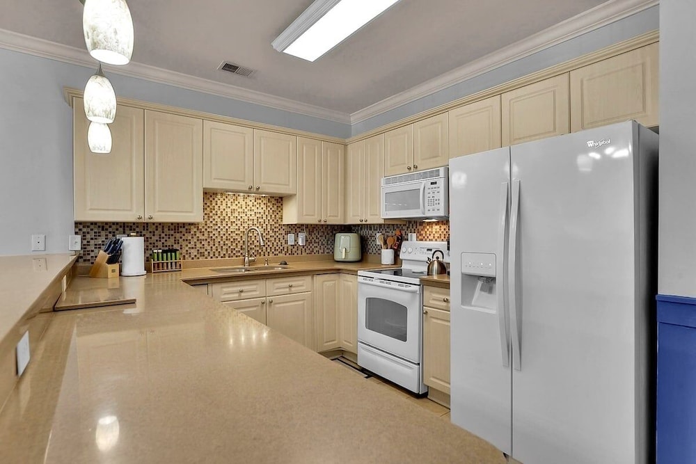 Magnolia Pointe Luster Leaf 4875-304 3 Bedroom Condo