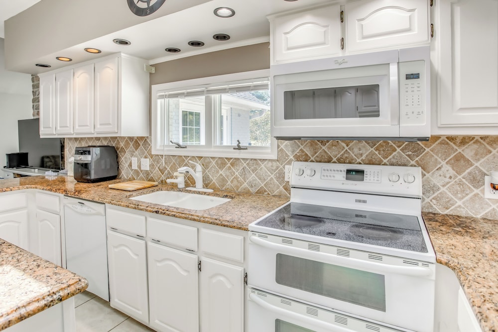 Dine, Shop & Splash: Family Home in Myrtle Beach