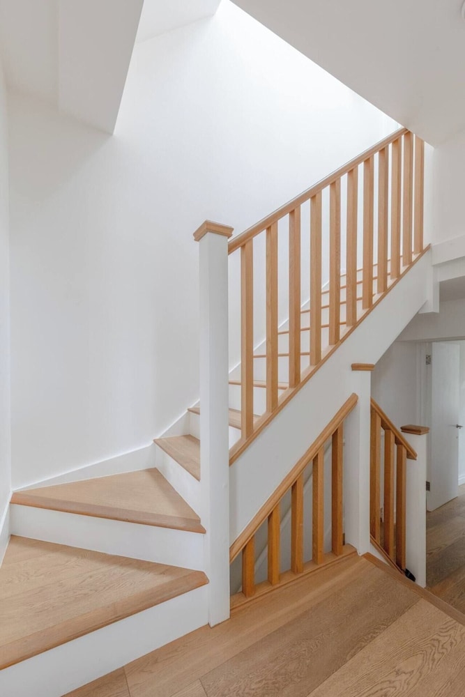 Chic & Contemporary 3BD Flat - Barnes!