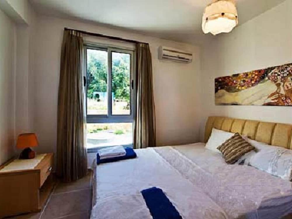 Sunny Villa, a Perfect Spacious Villa With Private Pool, Wifi & Ac in all Rooms view 3