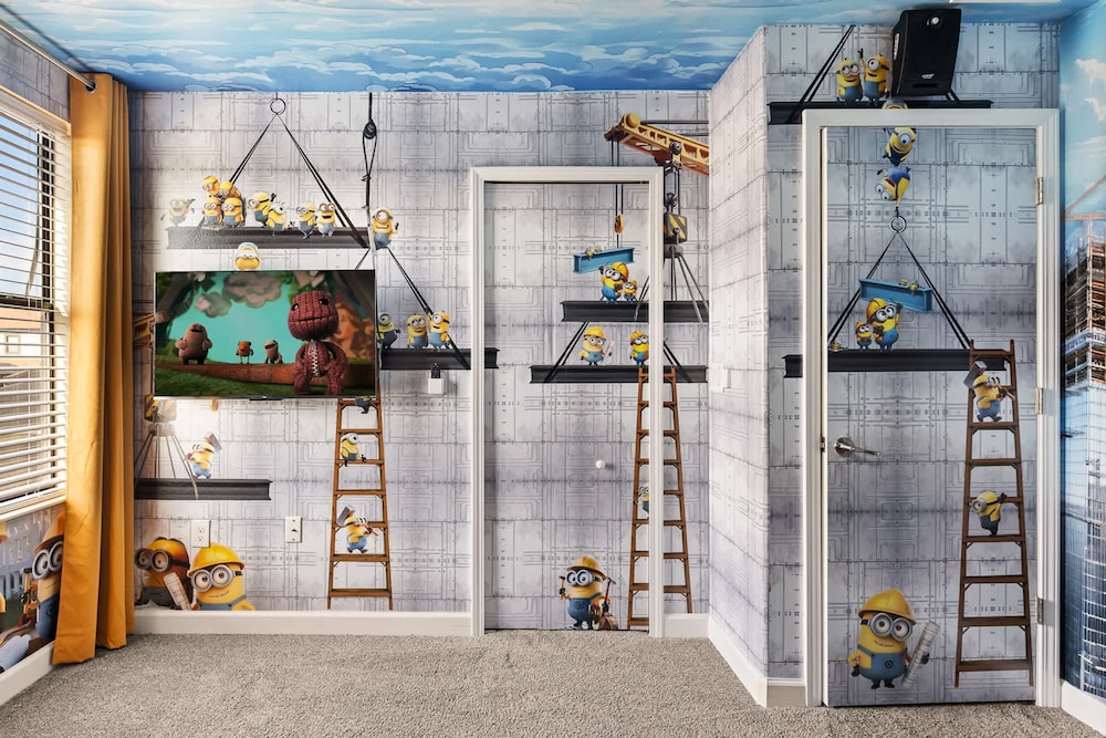 Upstay Movie-themed Mansion w Arcade Pool Hot Tub
