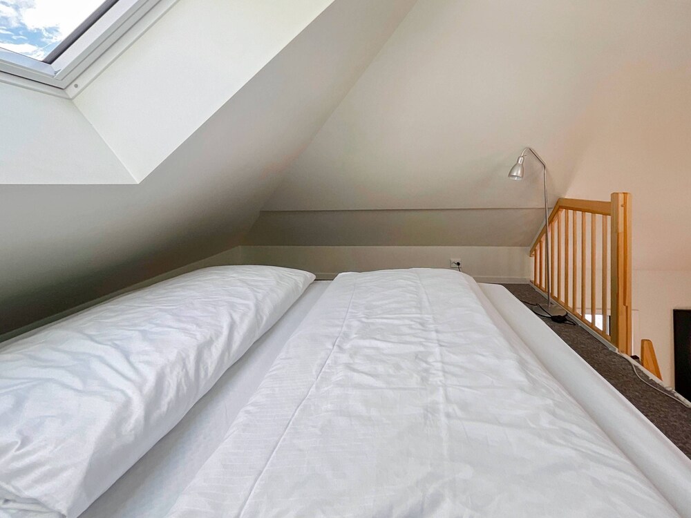 Vibrant Apartment on Bustling Street, Above a Restaurant - Perfect for Tourists, view 4