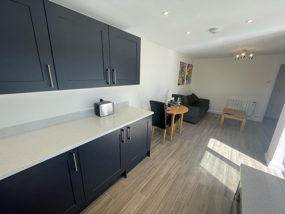 Beautiful Private Detached 1-bed Bungalow view 4