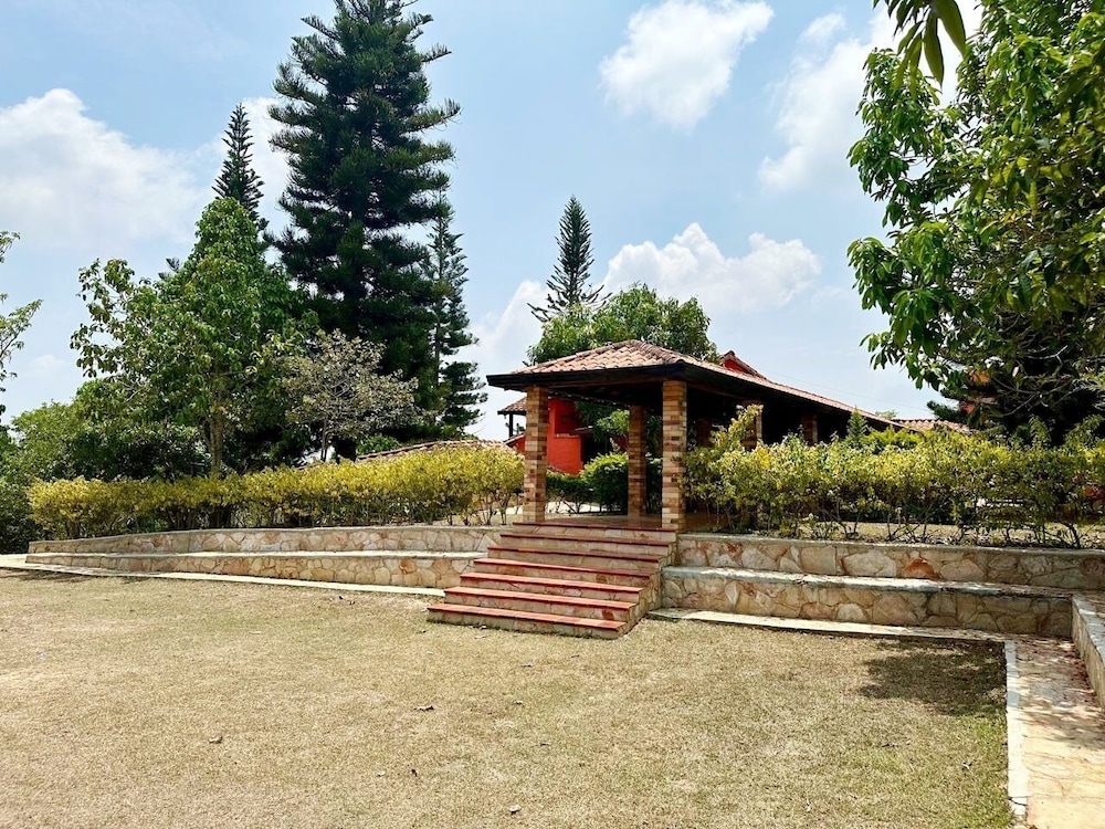 Hotel Cristo Rey Campestre - Image 1