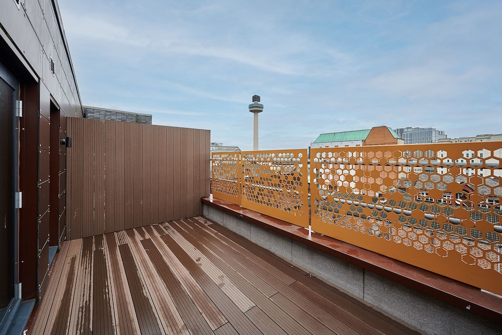 Host Stay Balcony Room For Two Sevenstay Apartments