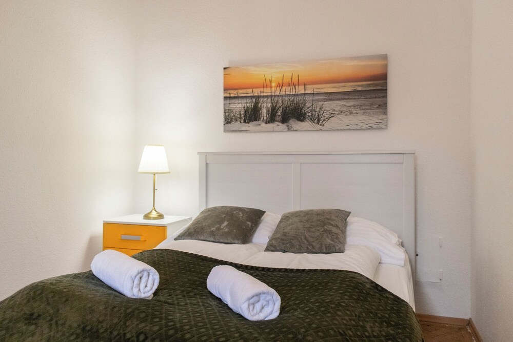 Bright 2BR Apt Perfect Long Stay