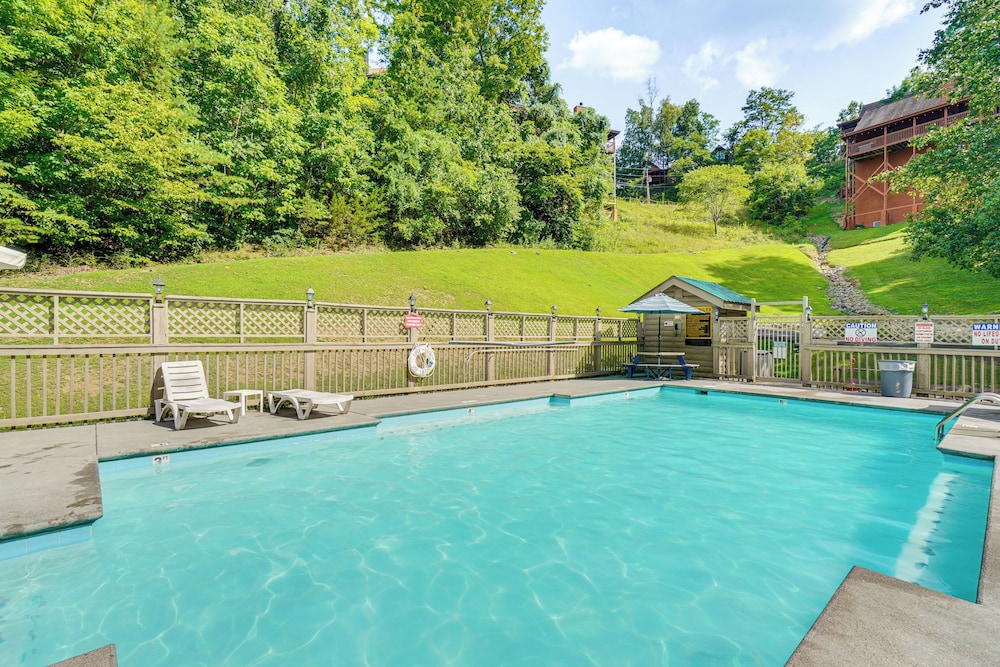 Private Hot Tub: Lake Resort Cabin in Sevierville!