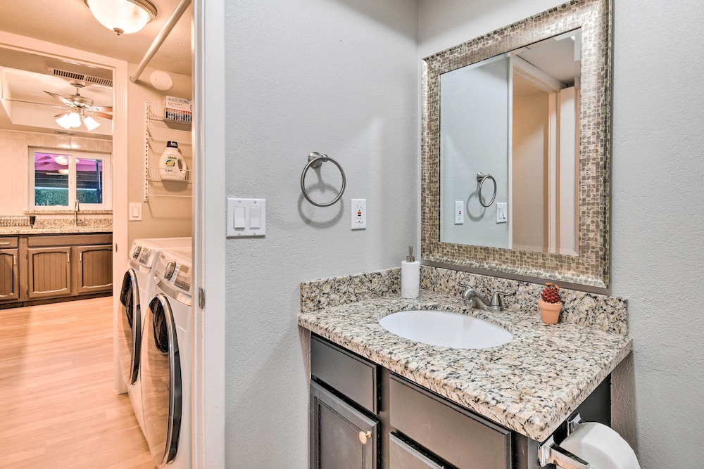 Scottsdale Gem: Pool Access, Walk to Old Town