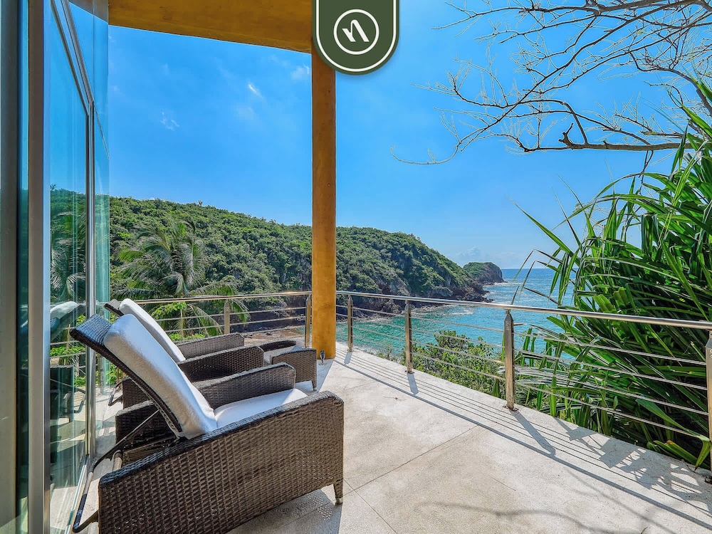 Luxury Oceanfront Villa - Private Beach - Pool