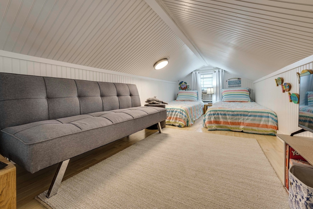 Fish & Boat: Home w/ Spacious Yard in Seadrift