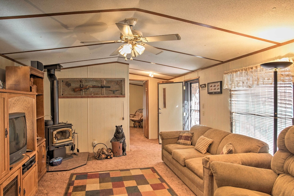 Cloudcroft Cabin w/ Deck: Near Skiing & Fishing!