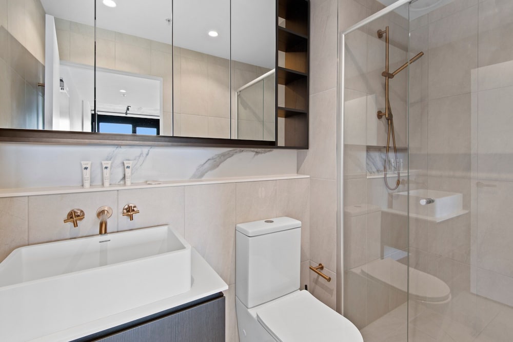 Executive 2-bed Apartment With Views, Gym and Spa