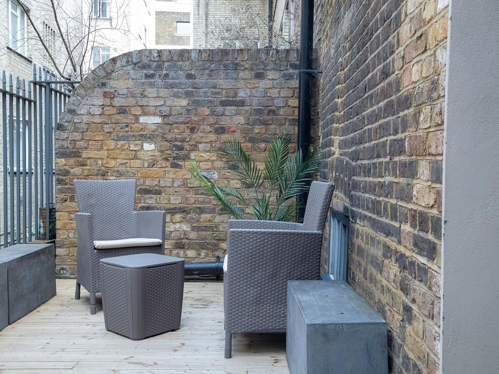 Liverpool St Three Bedroom Home Near Tube Station