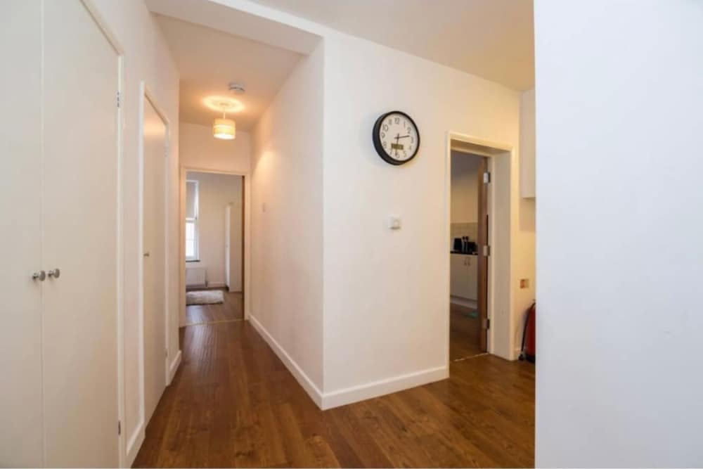 4 Bed Flat - Sleeps 10 - Pets - Parking