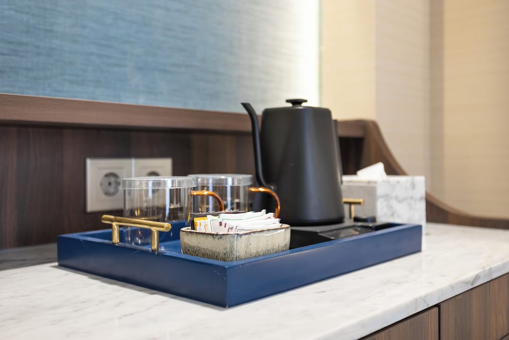 ASHLEY NEWAIR Menteng with Air Purifier