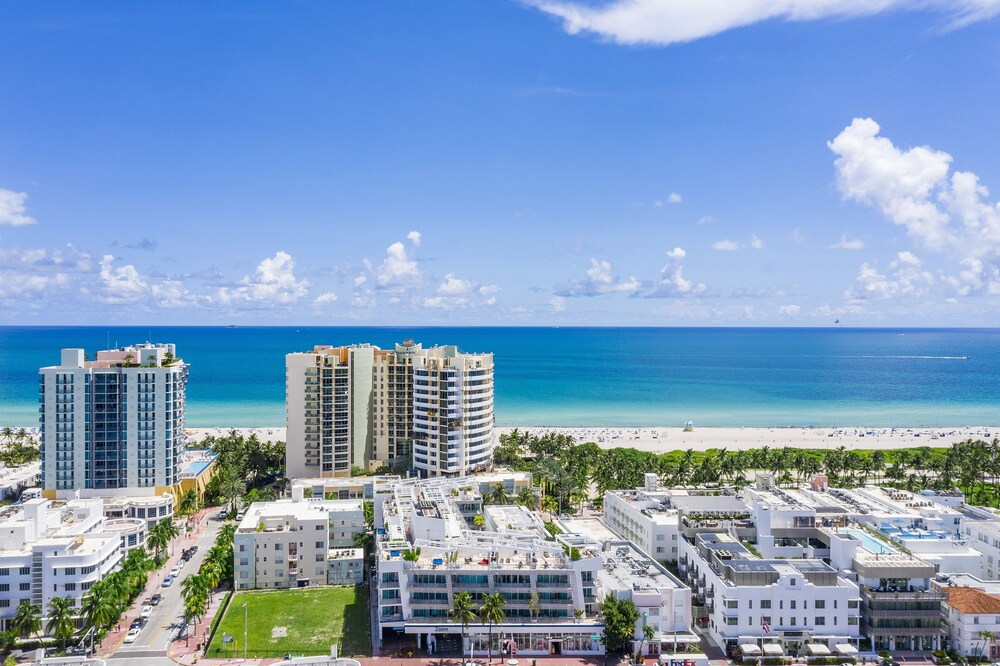 Penthouse De Soleil South Beach - On Ocean Drive Miami Beach Studio Bedroom Condo by RedAwning