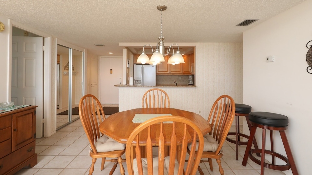 Anchorage Resort 9th Floor 2-Bedroom Condo with Balcony- Gulf Views! Pool, Beach 2 Condo