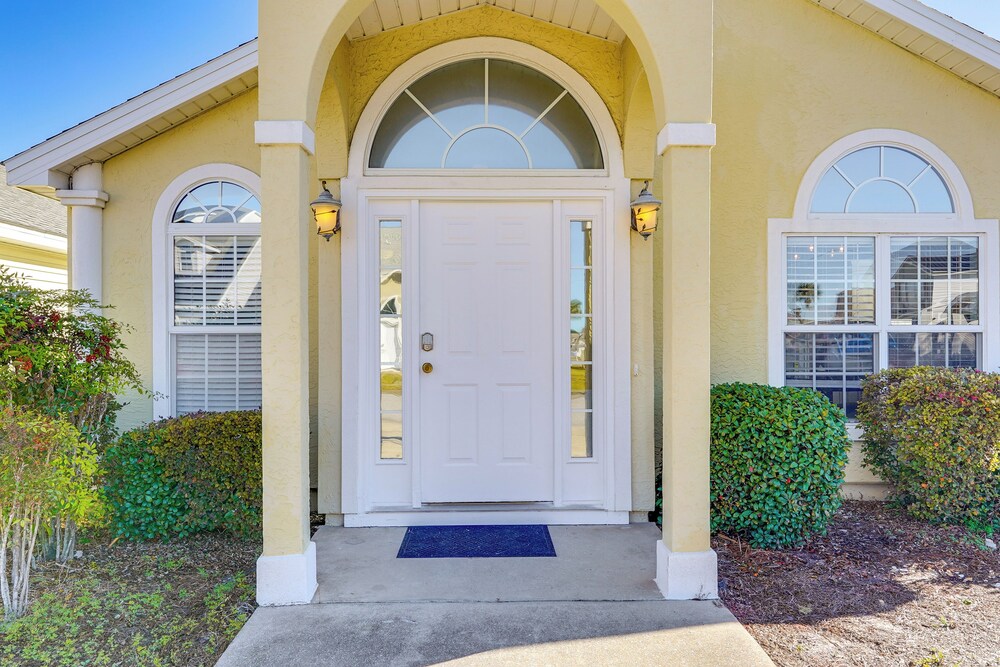 1 Mi to Gulf: Home w/ Patio & Pool Access in Pcb!