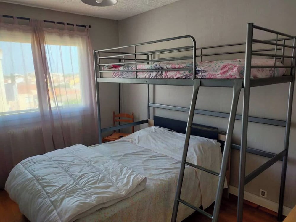Spacious Flat Near Beach