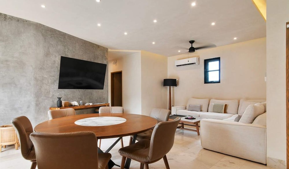 Prime 5th Ave Stay - 4BR With King Beds City Views
