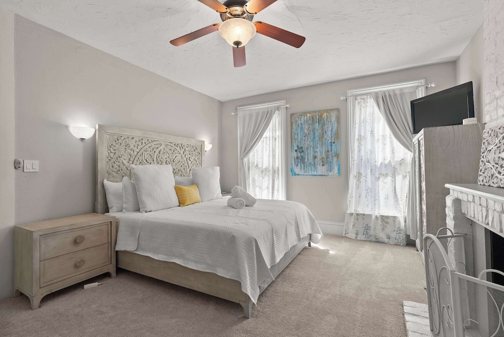 High Street Hideaway For 8