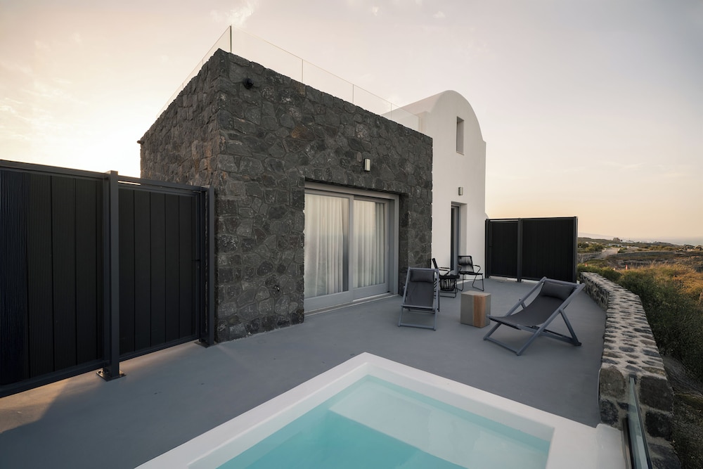 Uranides Luxury Suites