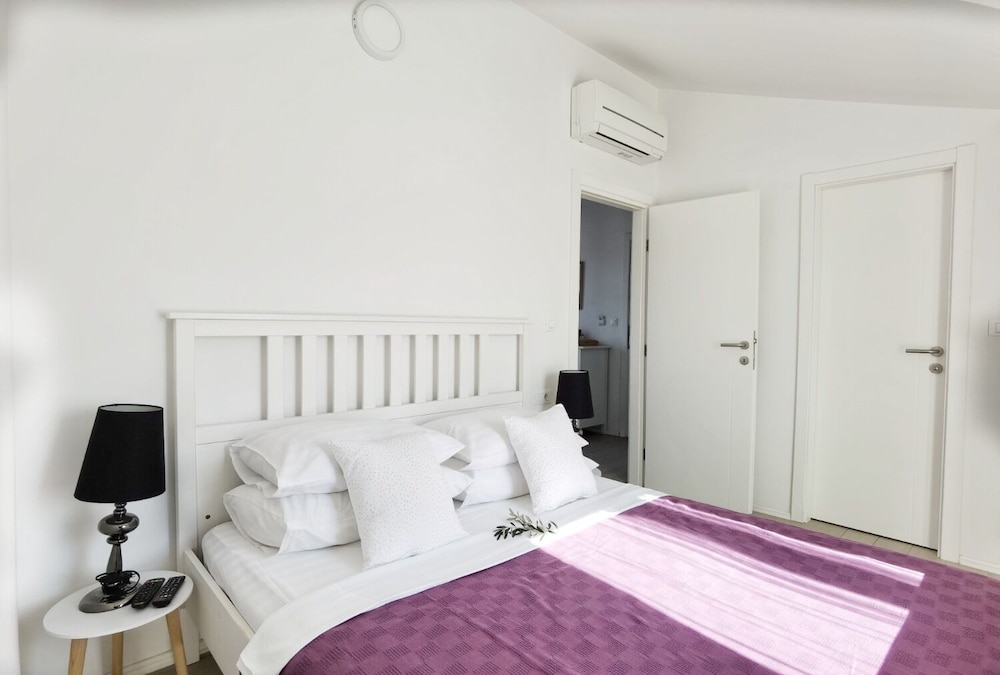 Boutique Rooms - With Pool - 9 - R303