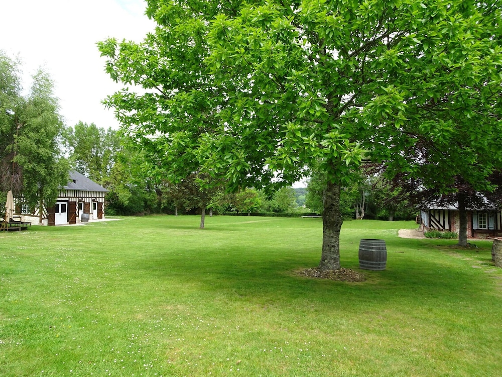 Estate in Normandy With Pool & Tennis Court