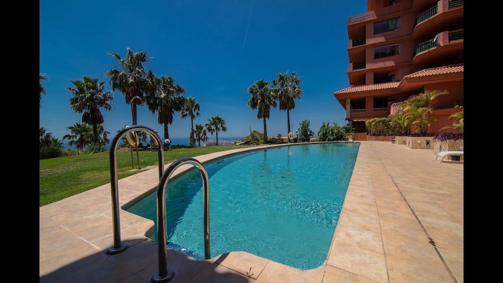 Penthouse M Reserva del Higueron 3 BEDROOMS. TRANSFER to the Beach and Train station. JACUZZI. WIFI. 2 PARKING. 2 SWIMMING POOL