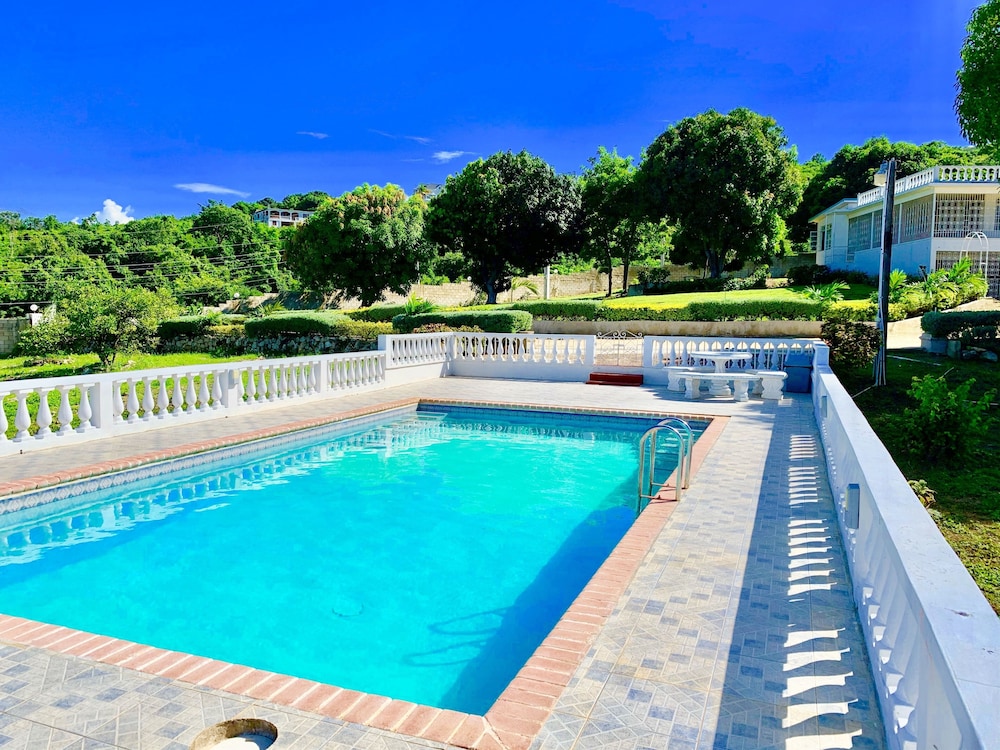 Hotel Breathtaking View Villa - Image 1