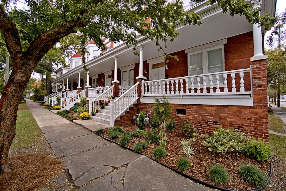 Modern Apartment Near Forsyth view 3