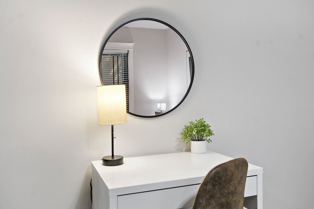 Bright 1BR - Woodlawn 1E