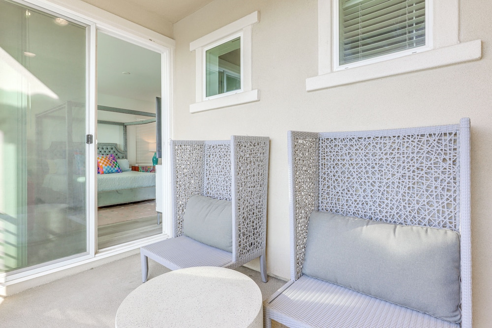 Luxe Indio Lake House 7 Mi to Coachella!