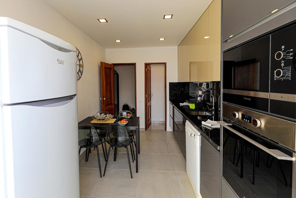 C23 - Parkway Entrance Apartment in Lagos