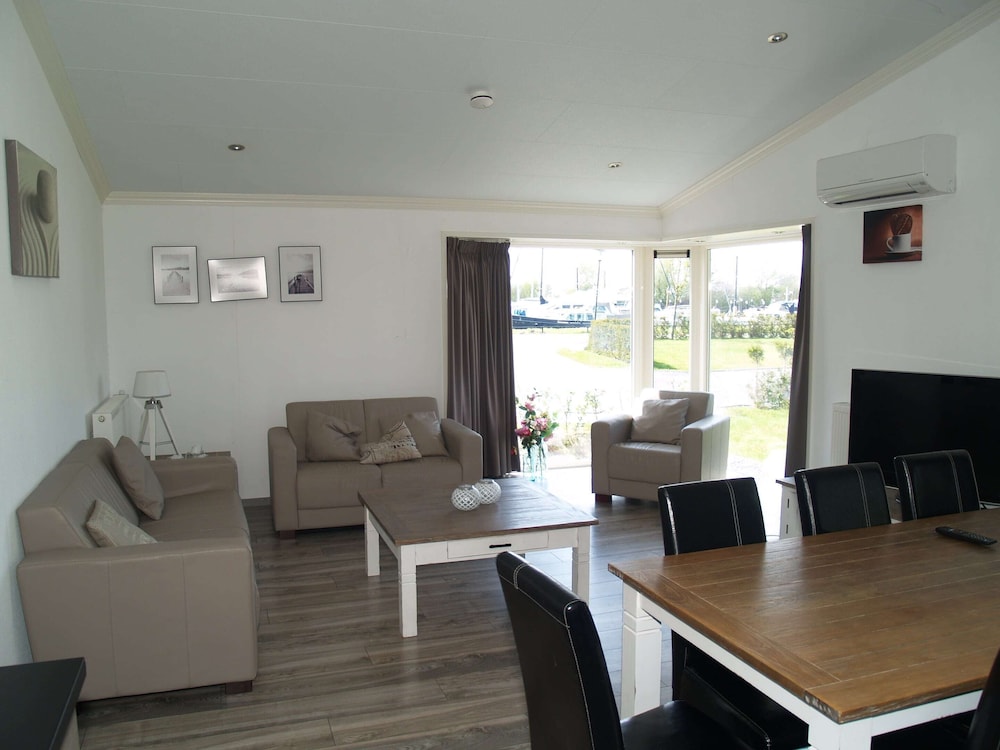 Comfortable Chalet Near Brunssummerheide