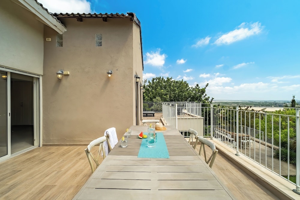 Rosh HaNikra Garden Villa by Sea N' Rent